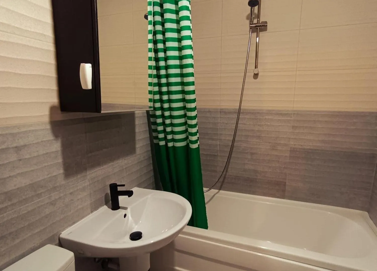 Elegant Studio Militari Private Parking Self Check In Netflix New Building Bucharest