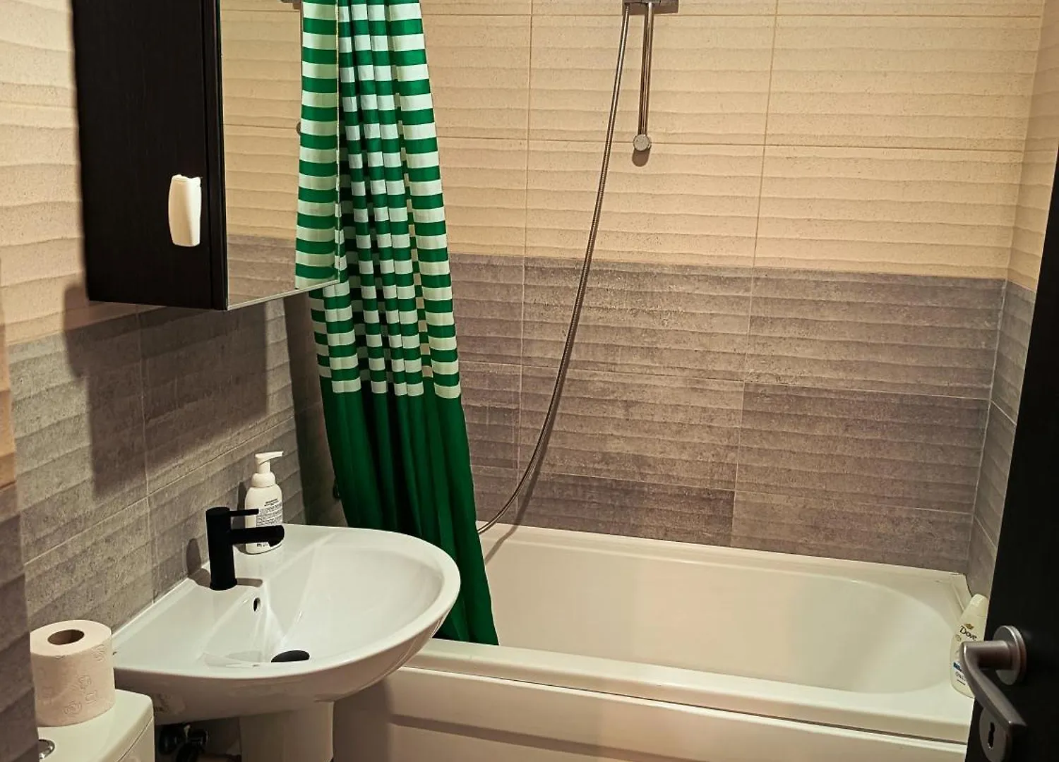 Apartment Elegant Studio Militari Private Parking Self Check In Netflix New Building Bucharest