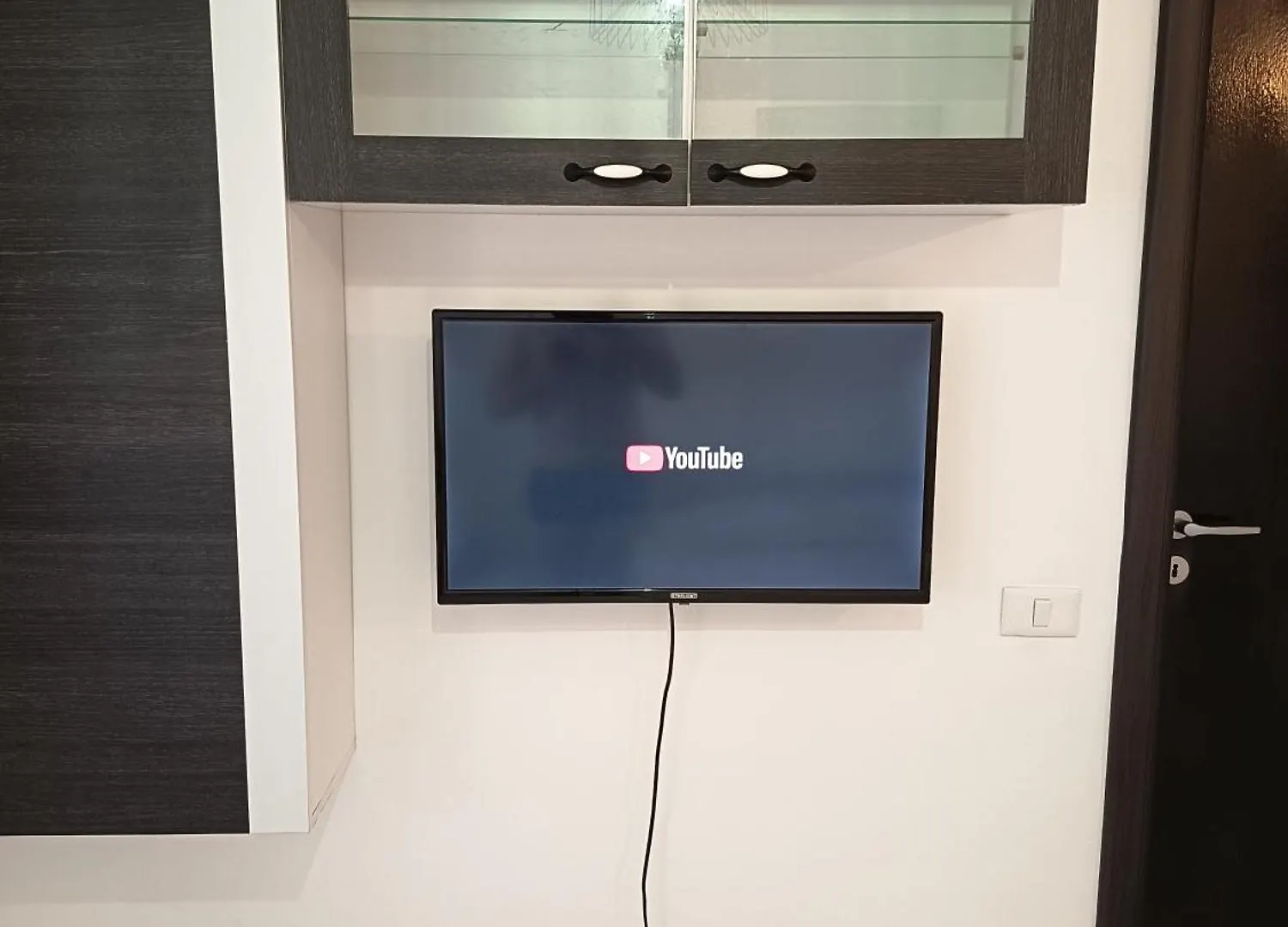 Elegant Studio Militari Private Parking Self Check In Netflix New Building ブカレスト ルーマニア