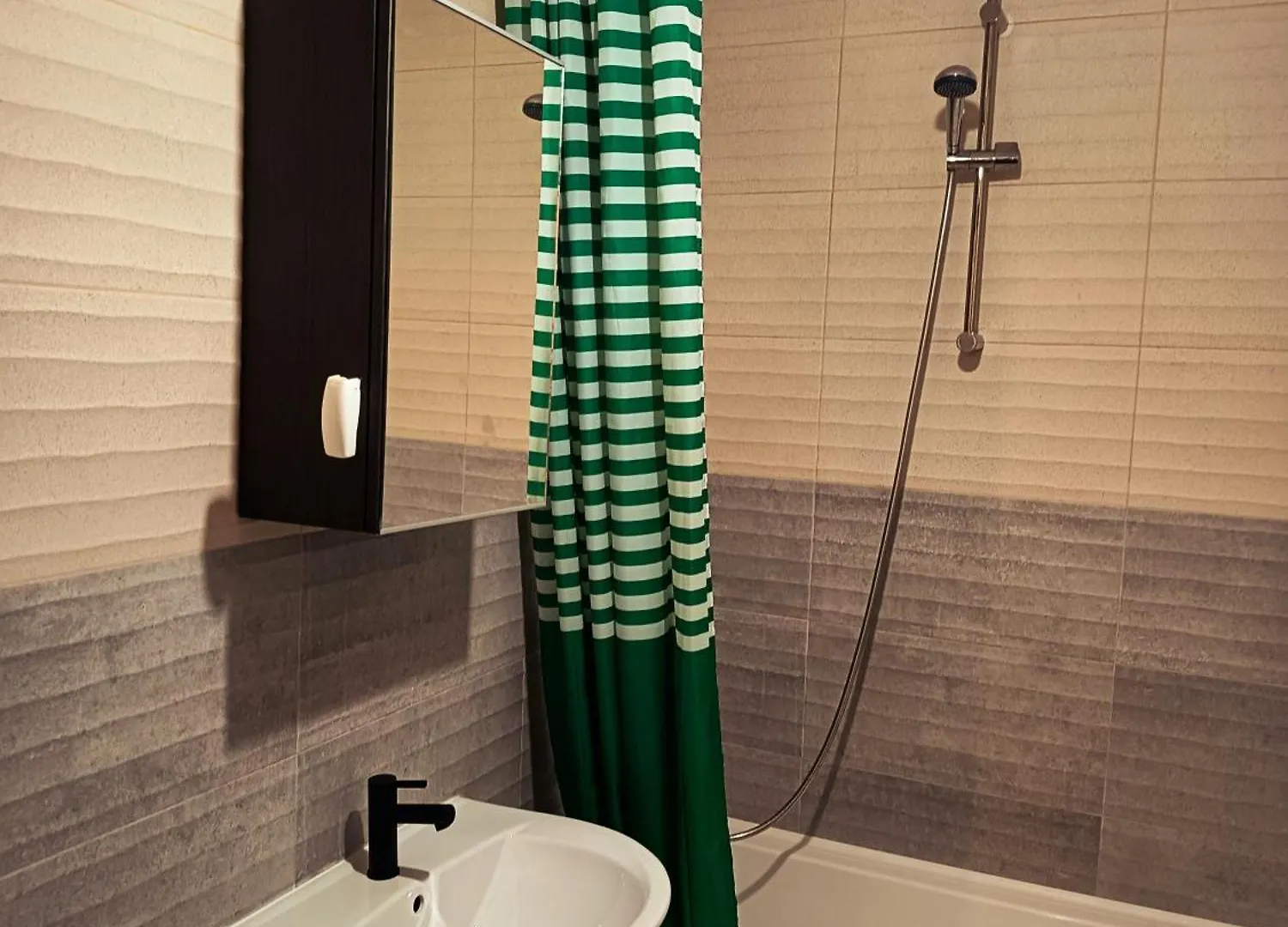 Elegant Studio Militari Private Parking Self Check In Netflix New Building ブカレスト 0*,