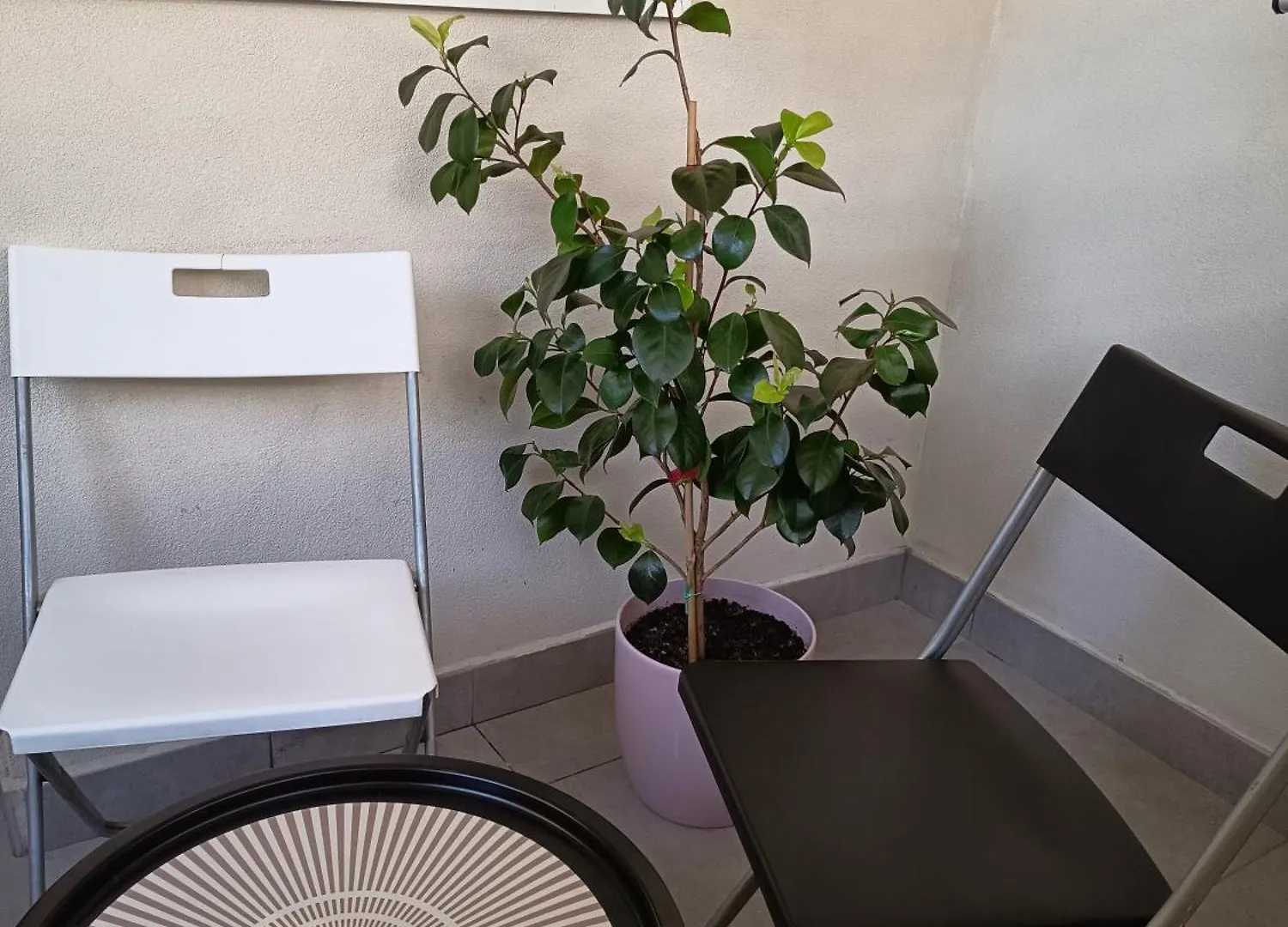 Elegant Studio Militari Private Parking Self Check In Netflix New Building ブカレスト